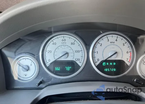 2010 Chrysler Town & Country Touring z USA, uszkodzony, nr VIN 2A4RR5D1XAR221717